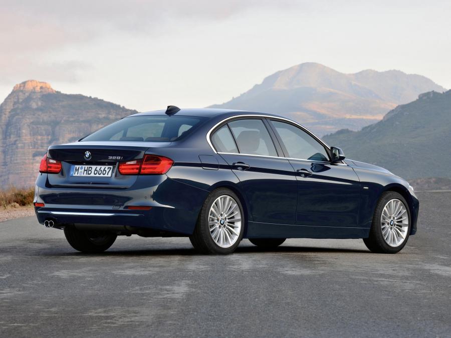  BMW 328i Sedan Luxury Line 2012 года  (фото 15 из 20)